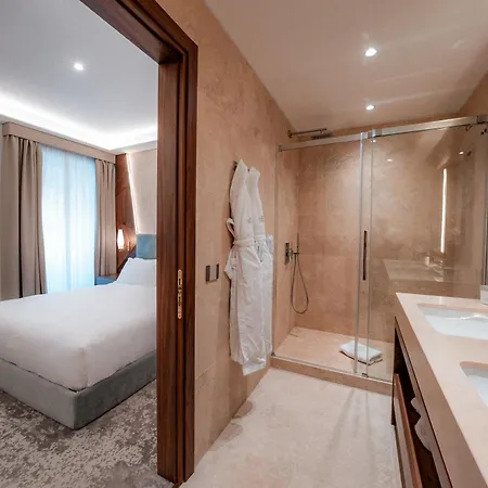 Via Veneto 4*